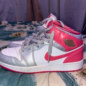 Air Jordan 1 Mid ✨MUST GO✨